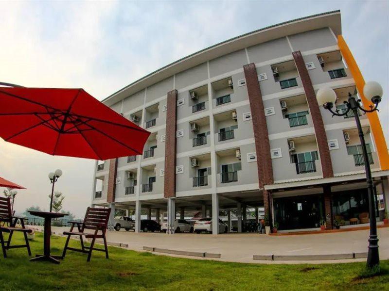 Plus Hotel Loei Exterior foto